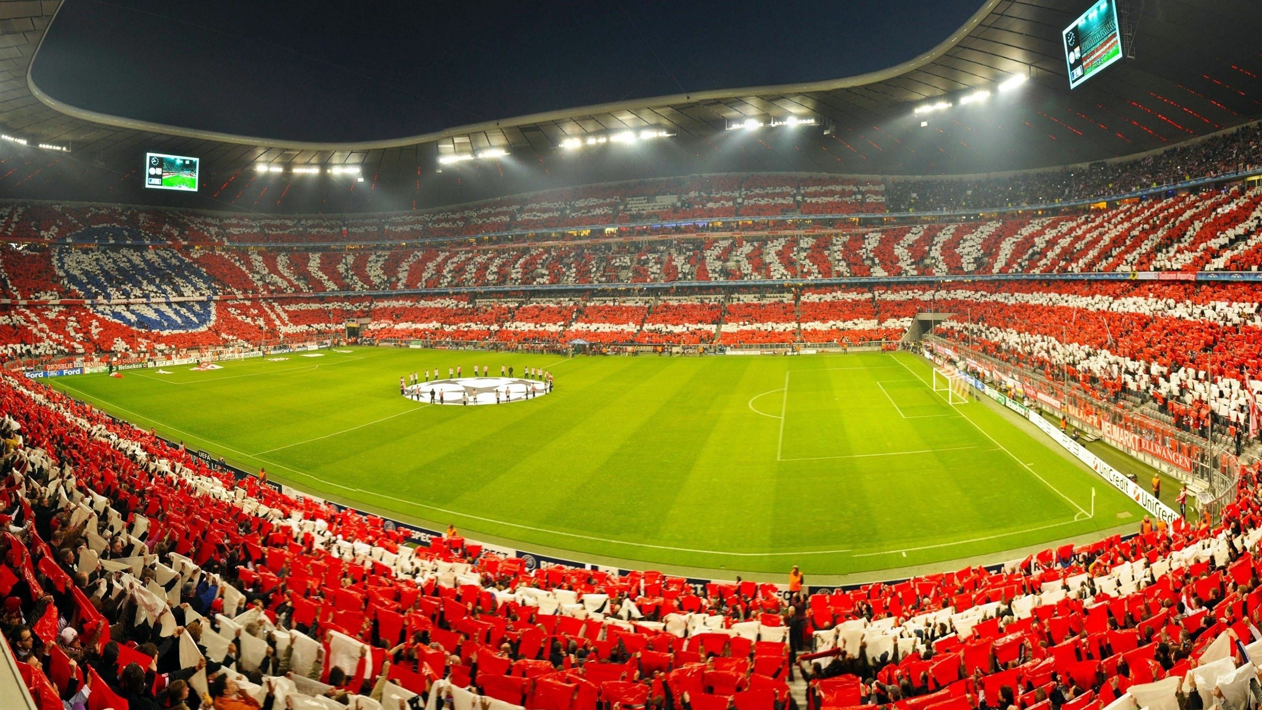 足球战术趋势：高压逼抢成主流防守策略，破解足球高压战术